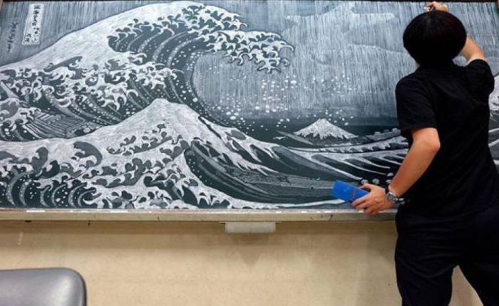 El profesor japonés que recrea increíbles obras de arte con tiza!